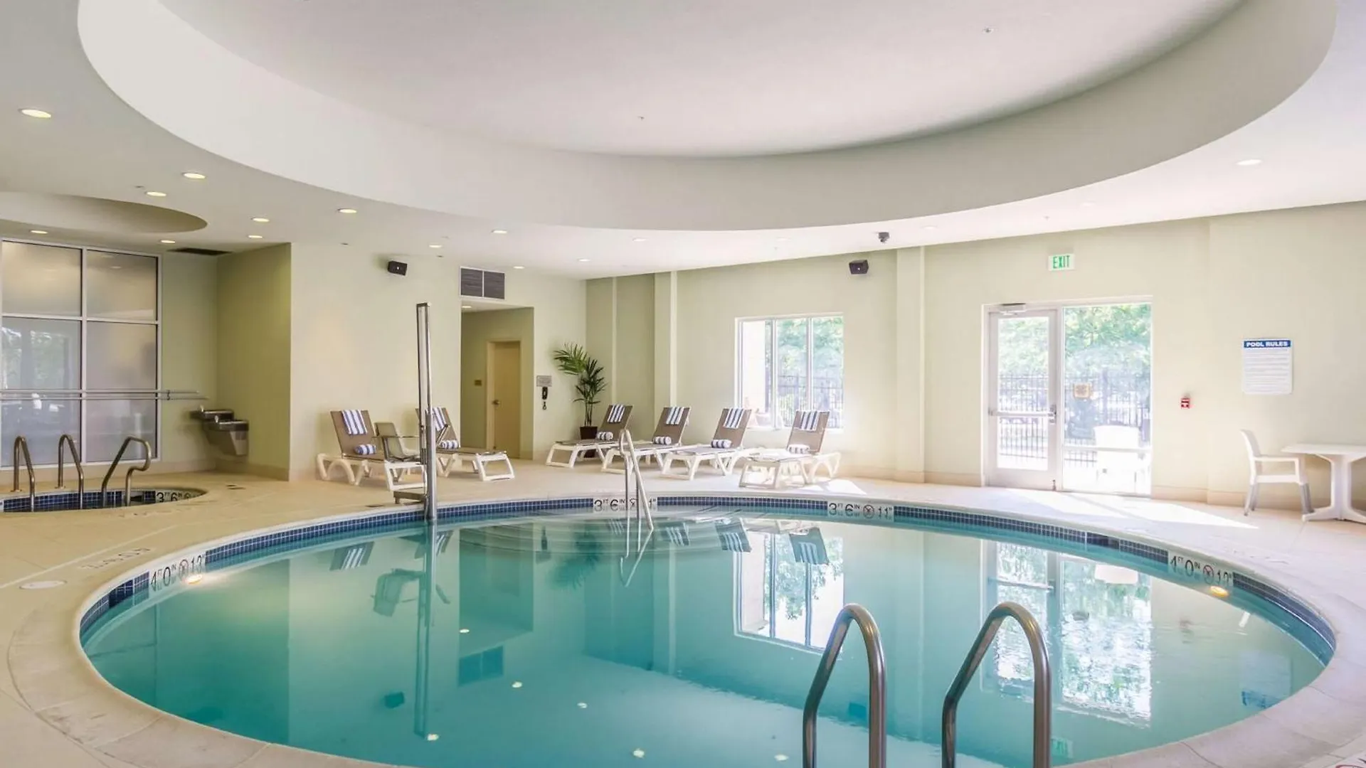 Hotel Embassy Suites By Hilton Newark Airport Elizabeth