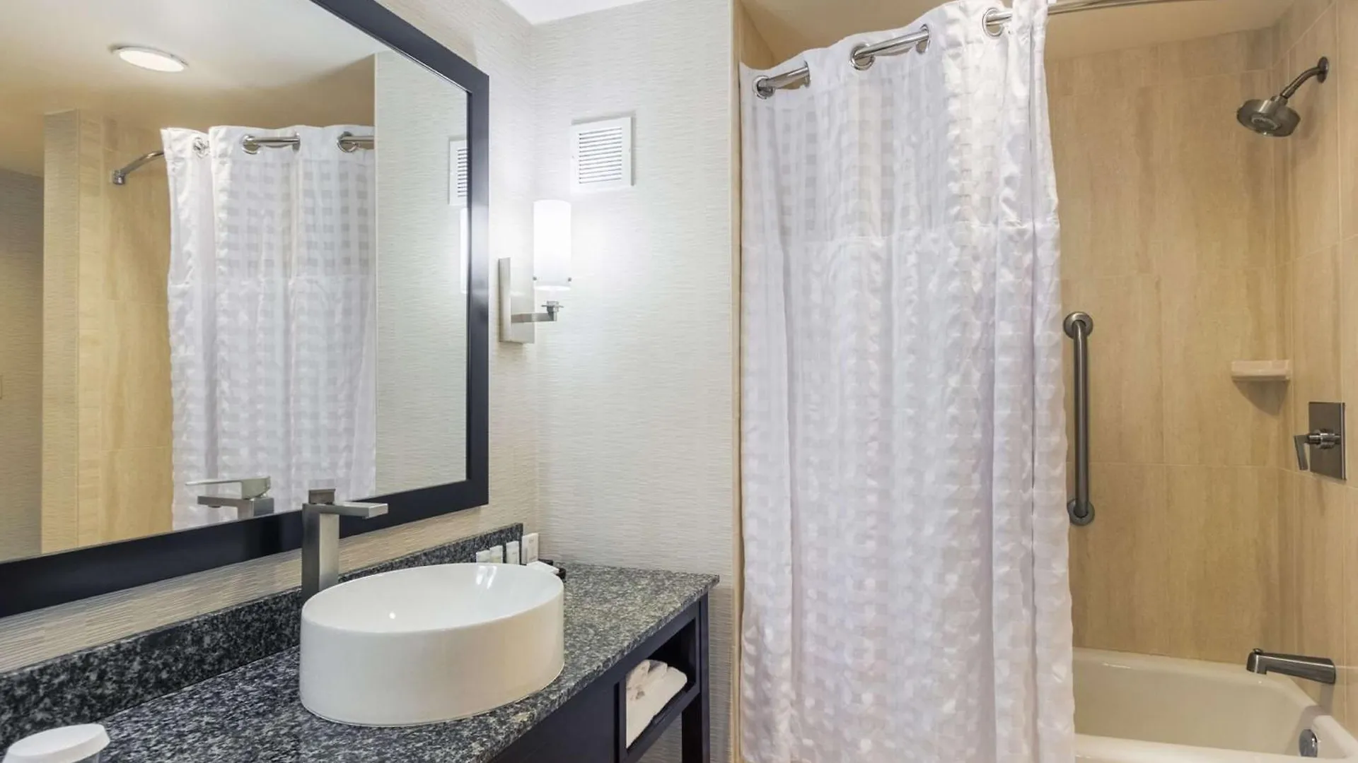 Hotel Embassy Suites By Hilton Newark Airport Elizabeth